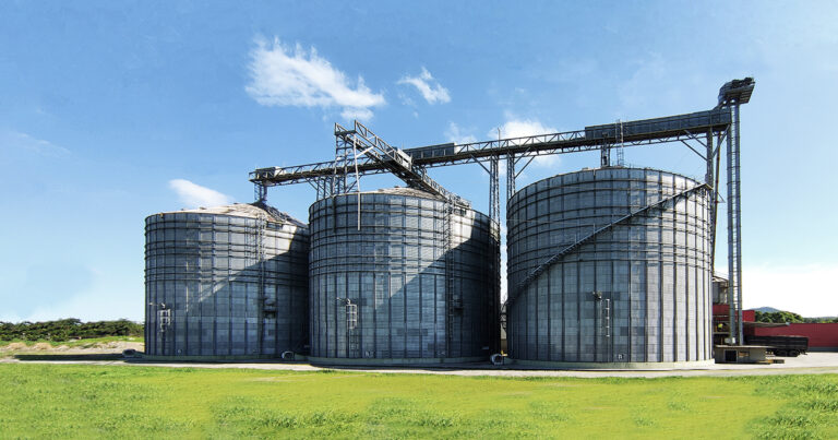 3 Silos com capacidade para 6.500 toneladas cada